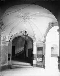 [19, place Tolozan : coupole du vestibule de la maison Antoine Tolozan]