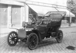 [Voiture Peugeot de type 71 ou 72 ou de type 81]