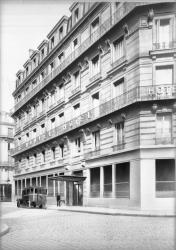 [Façade et entrée principale du Grand Nouvel Hôtel]