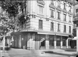 [Epicerie fine : magasin à louer à l'angle de la place Kléber et du cours Morand]