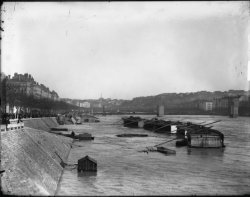 [Inondations de Lyon (1896) : le pont de l'Hôtel-Dieu]