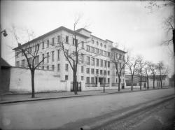 [Laboratoire Ciba : le bâtiment principal]