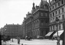 [Le Palais du Commerce et de la Bourse]