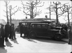[Accident entre une voiture et le bus Lyon-Romans, à l'angle du quai Victor-Augagneur et de la rue Rabelais]