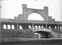 [Stade municipal de Gerland : le portique d'entrée]