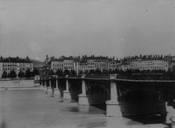 [Le Pont Lafayette en 1888]