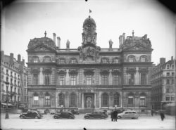 [Hôtel de ville de Lyon, vu depuis la place des Terreaux]