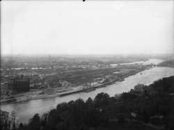 [Vue générale du port Rambaud et du confluent]