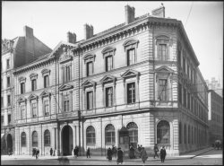 [La Banque de France, rue de la République]