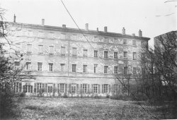 [Hôtel de la préfecture du Rhône, place des Jacobins : façade intérieure vue depuis les jardins]