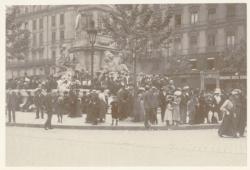 [La Fête d'inauguration des monuments de la place de la République, au début du XXe siècle]