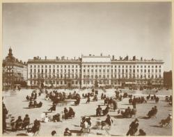 [La Place Bellecour, dans les années 1940]