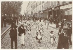 [Le défilé des jouteurs, place Bellecour, au début du XXe siècle]