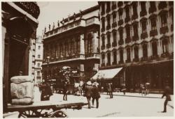 [Un tramway à chevaux, rue de la République, vers 1900]