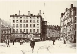 [Quartier Saint-Paul : la place du Petit-Change]