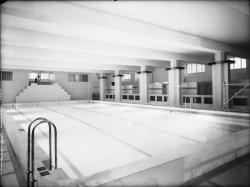 [Le Palais du travail à Villeurbanne : le bassin de la piscine d'hiver]