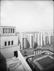 [La Rue Michel-Servet et les Gratte-Ciel de Villeurbanne vus depuis les toits du Palais du travail]