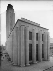 [L'Hôtel de ville de Villeurbanne vu depuis la rue Michel-Servet]