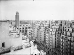 [Les Gratte-Ciel et l'hôtel de ville de Villeurbanne vus depuis les toits]