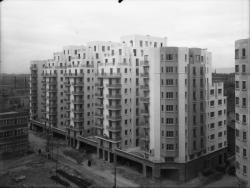 [Vue des Gratte-Ciel de Villeurbanne à proximité du Palais du travail]