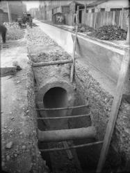 [Construction de l'égout, rue Anatole-France, à Villeurbanne : section de l'égout coulé]