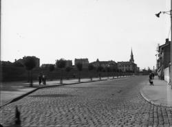 [La Rue de la Gare, à Villeurbanne, vers 1934]