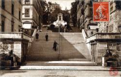 Lyon. - L'Escalier de la Place Sathonay et Monument Burdeau