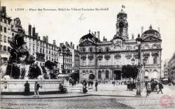 Lyon. - Place des Terreaux. - Hôtel de Ville. - Fontaine Bartholdi