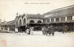 Lyon. - Gare Perrache. - Côté des voitures