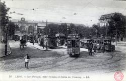 Lyon. - Gare Perrache. - Hôtel Terminus et station des tramways