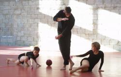 [Association Ramdam à Sainte-Foy-lès-Lyon : rencontres de danse "De quoi s'agitent-ils" (2001)]