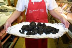 [Halles de Lyon : les truffes de la Maison Rolle]