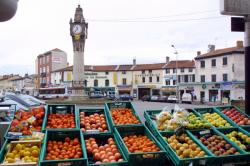 [La place Pierre-Vauboin ou place de l'Horloge à Tassin-la-Demi-Lune]