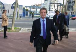 [Bernard Kouchner, ministre délégué à la Santé, en visite à Lyon]