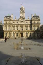 [L'Hôtel de ville de Lyon et la place des Terreaux]