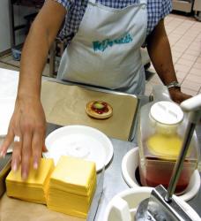 [Dans les coulisses d'un franchisé Mcdonald's à Lyon]