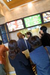 [Dans les coulisses d'un franchisé Mcdonald's à Lyon]