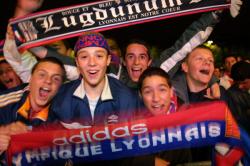 [Ambiance à Lyon pour la finale de la Coupe de la Ligue 2001]