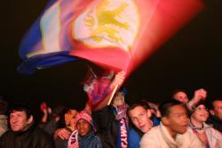 [Ambiance à Lyon pour la finale de la Coupe de la Ligue 2001]