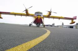 [Aéroport de Lyon-Bron : le canadair modèle CL-415]