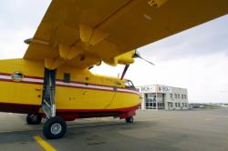 [Aéroport de Lyon-Bron : le canadair modèle CL-415]