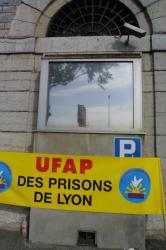 [Grève du personnel pénitentiaire dans les prisons de Lyon]