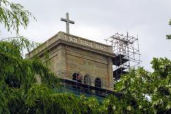 [Clocher de l'église Saint-Irénée en cours de réfection]