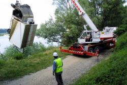 [Epaves de véhicules aux abords du Canal de Jonage]