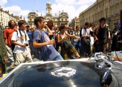 [Manifestation des "teufers" lyonnais contre l'amendement Mariani]