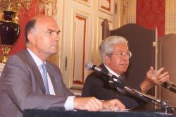 [André Soulier et Bruce Redor dans les Salons rouges de l'hôtel de ville de Lyon]