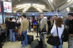 [Aéroport international de Lyon-Saint-Exupéry : les passagers du dernier vol Lyon-New York de la Delta Airlines]