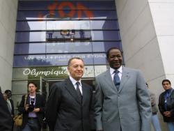 [Visite de Blaise Compaoré, président du Burkina Faso, au siège de l'Olympique lyonnais]