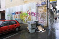 [Place Gabriel Rambaud : ordures ménagères et graffitis]