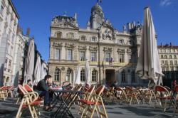 [La place des Terreaux et l'hôtel de ville de Lyon]